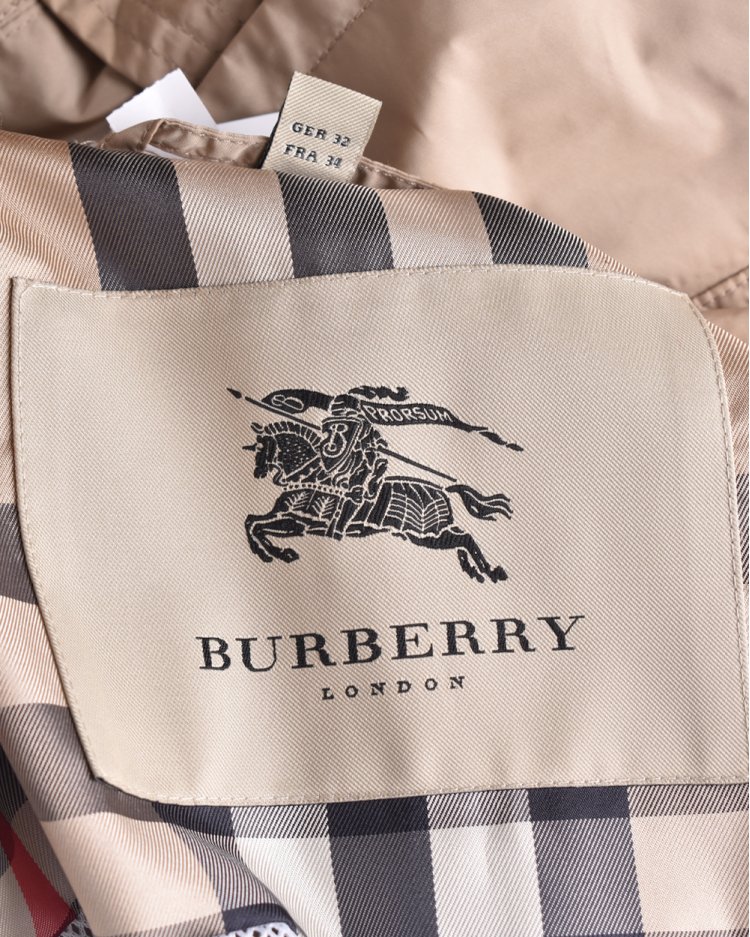 バーバリー　98cm Trench Coat Burberry Original Nylon Bege Feminino